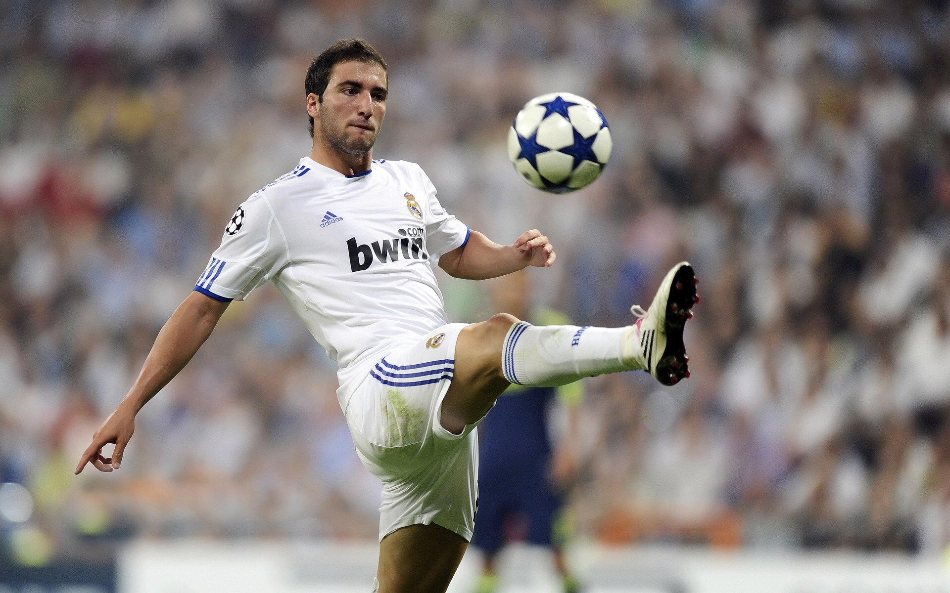 阿塞拜疆队毫无悬念地击败欧洲国家联赛对手，阿塞拜疆加入欧足联